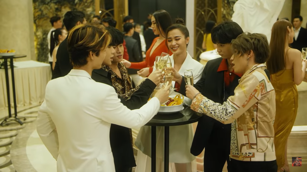 Trấn Thành, Đông Nhi, Ninh Dương Lan Ngọc cùng dàn cast khủng quy tụ trong web-drama 'Kẻ săn tin' Ảnh 6